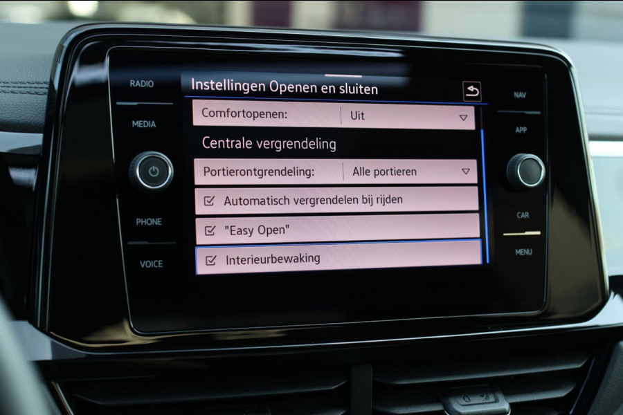 Volkswagen T-Roc 1.5 TSI R-Line *Pano*Camera*Beats*DSG*Virtual Plus*