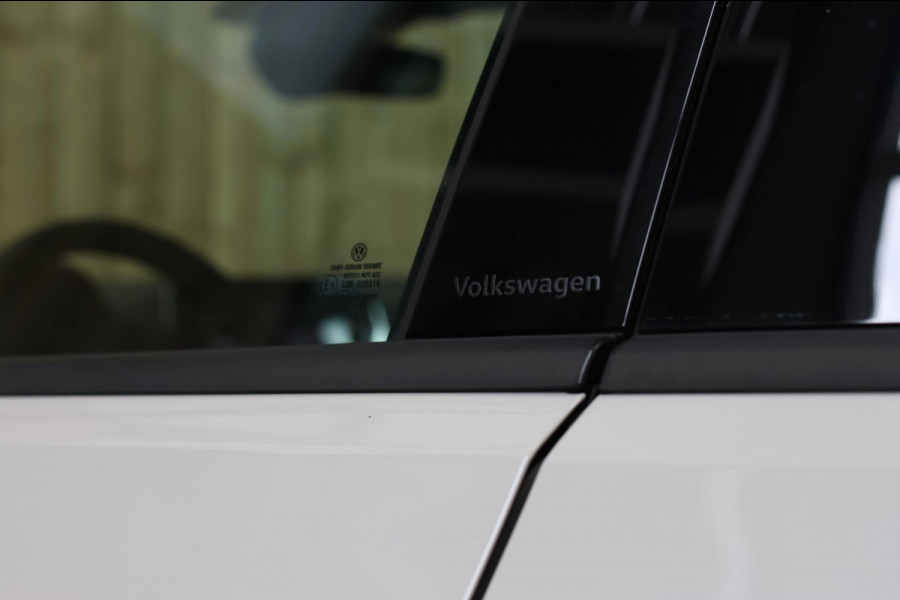 Volkswagen T-Roc 1.5 TSI R-Line *Pano*Camera*Beats*DSG*Virtual Plus*