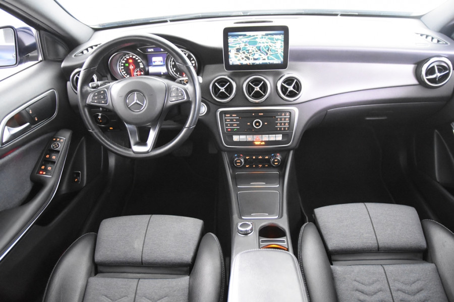 Mercedes-Benz GLA 180 Business Solution *1ste Eigenaar*Navigatie*Leer*Parkassist*