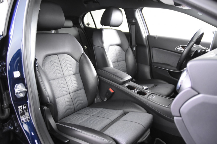 Mercedes-Benz GLA 180 Business Solution *1ste Eigenaar*Navigatie*Leer*Parkassist*