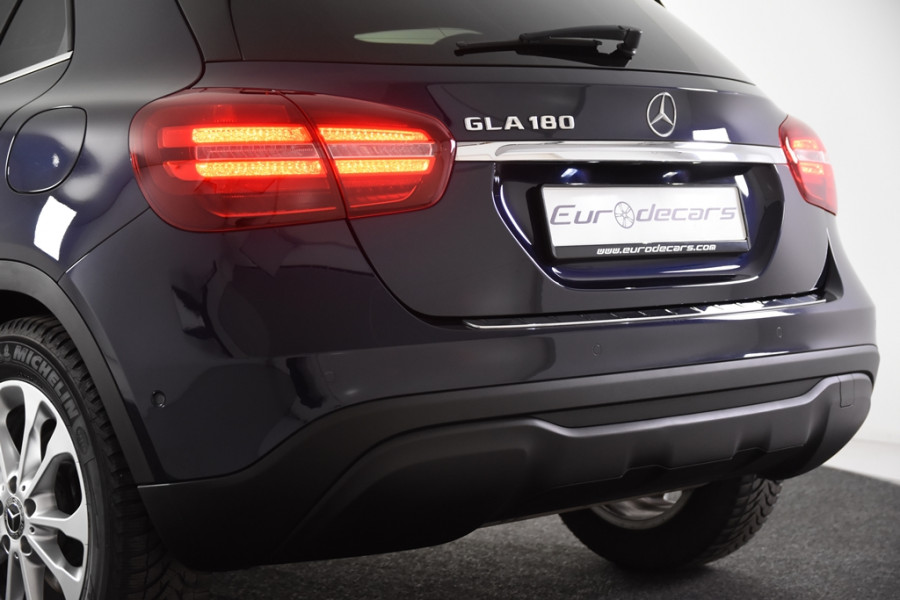 Mercedes-Benz GLA 180 Business Solution *1ste Eigenaar*Navigatie*Leer*Parkassist*