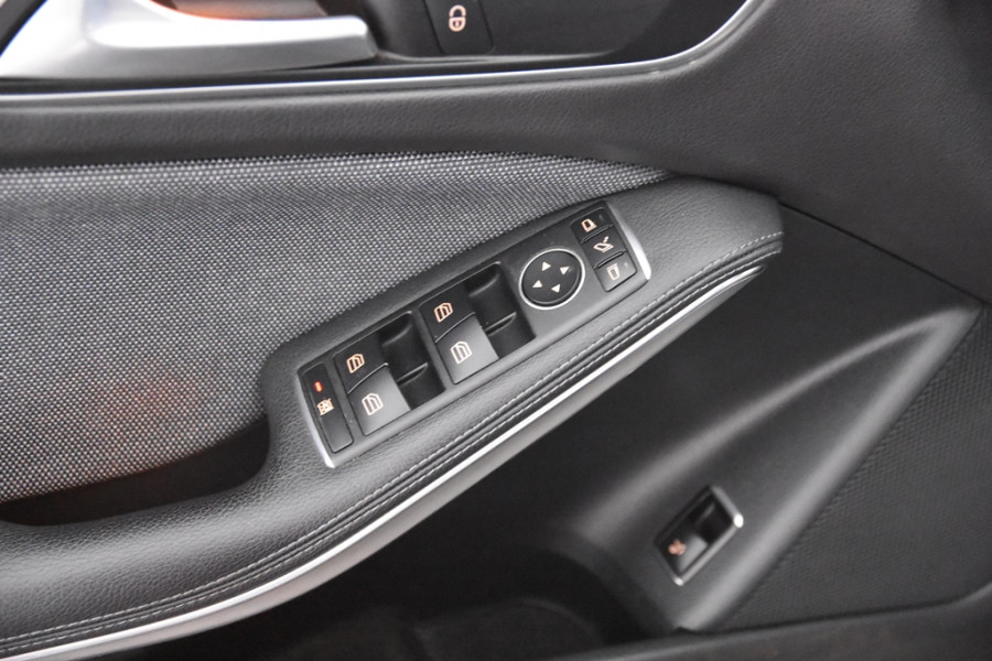 Mercedes-Benz GLA 180 Business Solution *1ste Eigenaar*Navigatie*Leer*Parkassist*