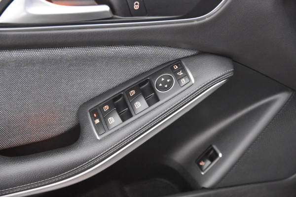 Mercedes-Benz GLA 180 Business Solution *1ste Eigenaar*Navigatie*Leer*Parkassist*