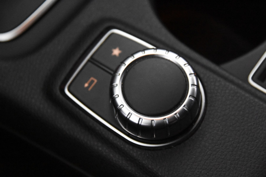 Mercedes-Benz GLA 180 Business Solution *1ste Eigenaar*Navigatie*Leer*Parkassist*
