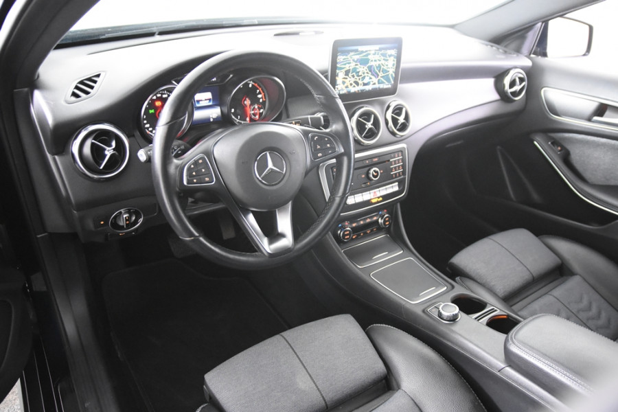 Mercedes-Benz GLA 180 Business Solution *1ste Eigenaar*Navigatie*Leer*Parkassist*