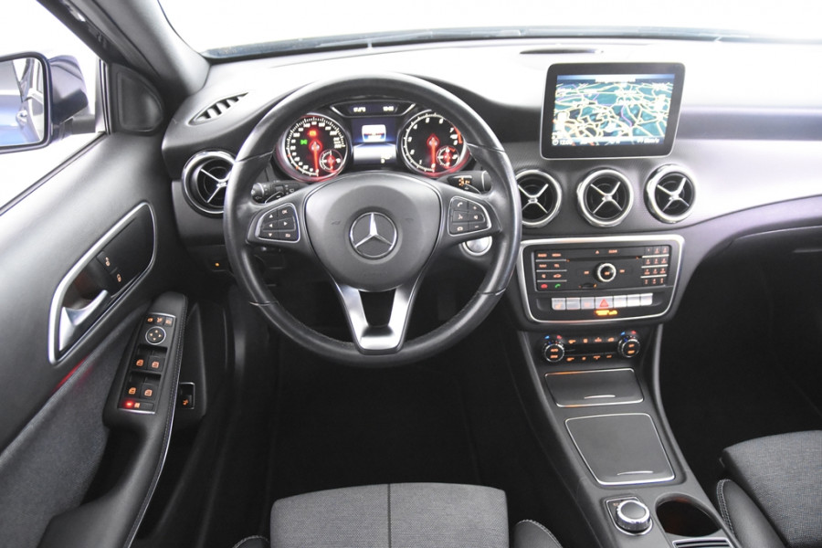 Mercedes-Benz GLA 180 Business Solution *1ste Eigenaar*Navigatie*Leer*Parkassist*
