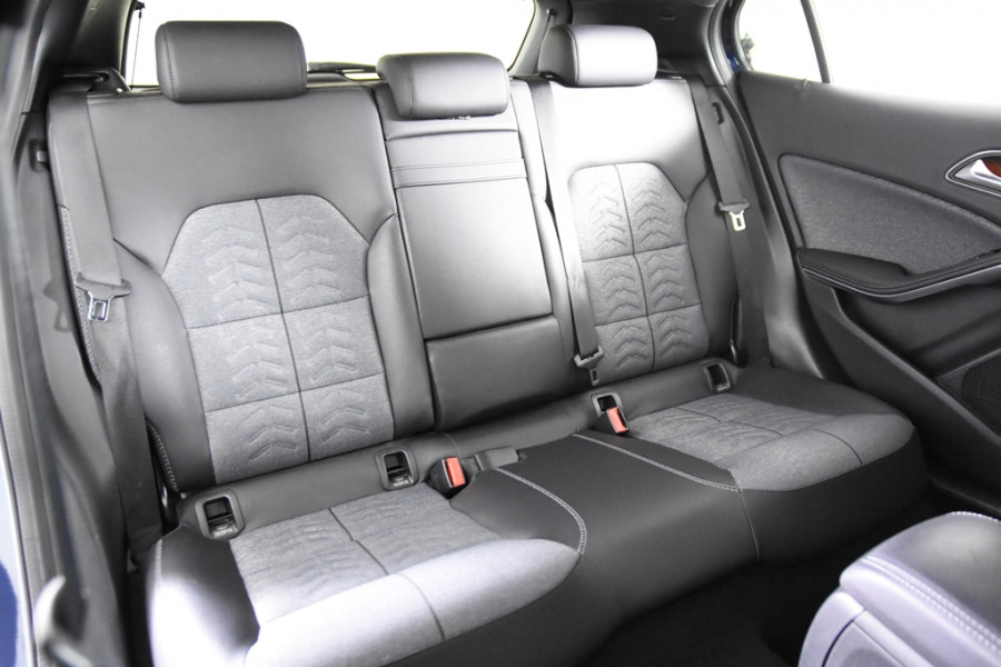 Mercedes-Benz GLA 180 Business Solution *1ste Eigenaar*Navigatie*Leer*Parkassist*