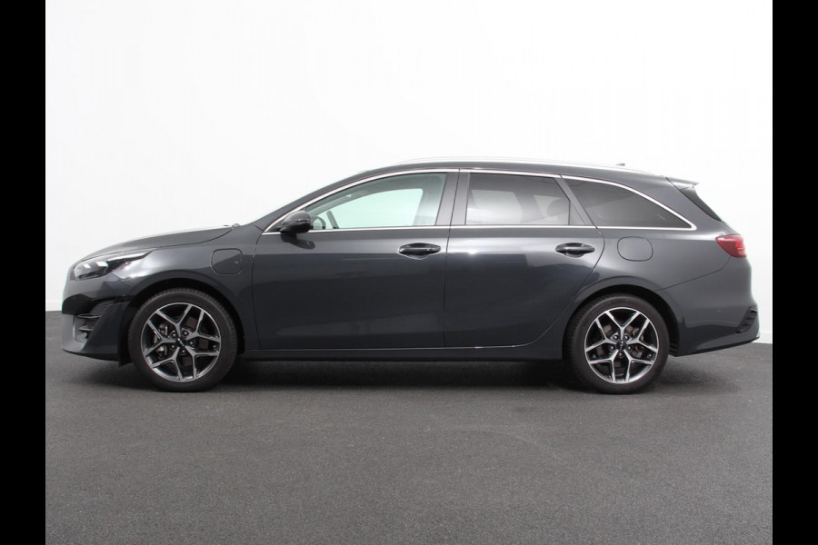 Kia Ceed Sportswagon 1.6 GDI PHEV DynamicLine Climate control Achteruitrij camera Parkeersensoren Adaptive cruise control Verwarmde voorstoelen LED Navigatie Stuurverwarming Apple Carplay/ Android Auto