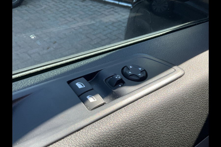 Opel Zafira-e Life 7-Pers Innovation 57 kWh Braun-Ability-Stoellift Trekhaak Leder Pano Hud Vol opties!