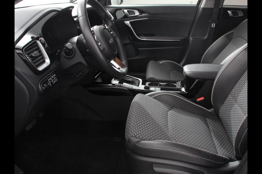 Kia Ceed Sportswagon 1.6 GDI PHEV DynamicLine Climate control Achteruitrij camera Parkeersensoren Adaptive cruise control Verwarmde voorstoelen LED Navigatie Stuurverwarming Apple Carplay/ Android Auto