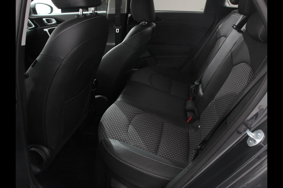 Kia Ceed Sportswagon 1.6 GDI PHEV DynamicLine Climate control Achteruitrij camera Parkeersensoren Adaptive cruise control Verwarmde voorstoelen LED Navigatie Stuurverwarming Apple Carplay/ Android Auto