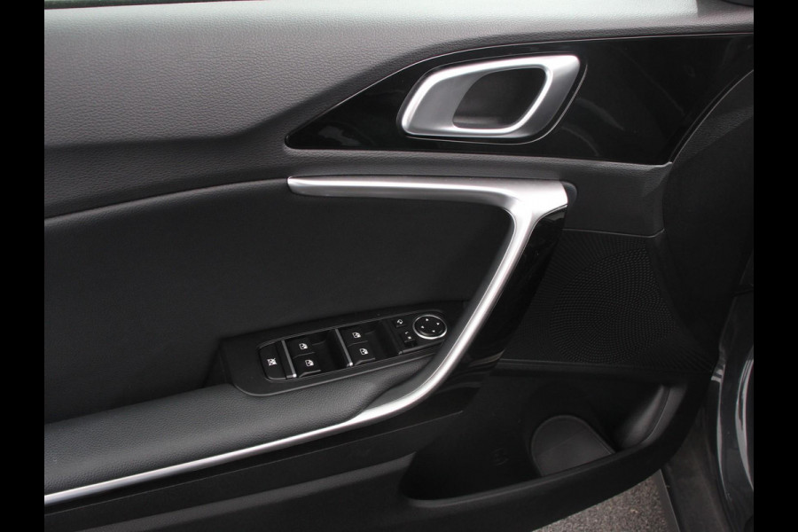 Kia Ceed Sportswagon 1.6 GDI PHEV DynamicLine Climate control Achteruitrij camera Parkeersensoren Adaptive cruise control Verwarmde voorstoelen LED Navigatie Stuurverwarming Apple Carplay/ Android Auto