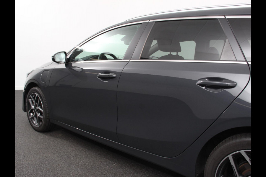 Kia Ceed Sportswagon 1.6 GDI PHEV DynamicLine Climate control Achteruitrij camera Parkeersensoren Adaptive cruise control Verwarmde voorstoelen LED Navigatie Stuurverwarming Apple Carplay/ Android Auto