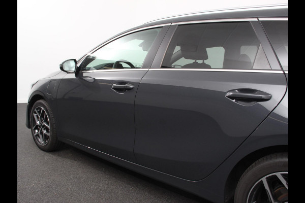 Kia Ceed Sportswagon 1.6 GDI PHEV DynamicLine Climate control Achteruitrij camera Parkeersensoren Adaptive cruise control Verwarmde voorstoelen LED Navigatie Stuurverwarming Apple Carplay/ Android Auto