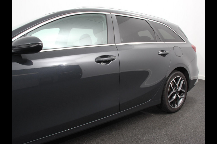 Kia Ceed Sportswagon 1.6 GDI PHEV DynamicLine Climate control Achteruitrij camera Parkeersensoren Adaptive cruise control Verwarmde voorstoelen LED Navigatie Stuurverwarming Apple Carplay/ Android Auto