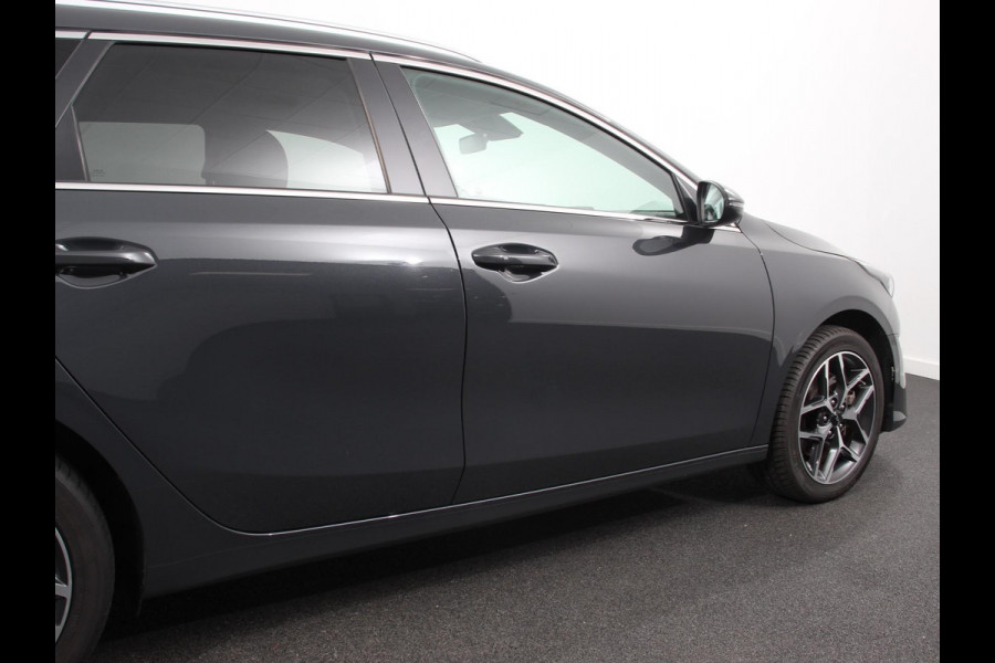 Kia Ceed Sportswagon 1.6 GDI PHEV DynamicLine Climate control Achteruitrij camera Parkeersensoren Adaptive cruise control Verwarmde voorstoelen LED Navigatie Stuurverwarming Apple Carplay/ Android Auto