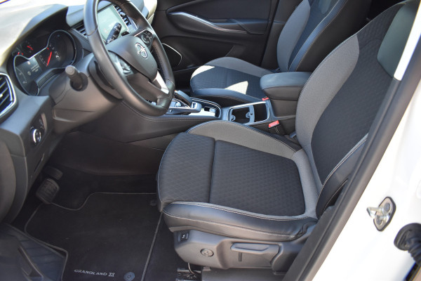 Opel Grandland X 1.6 Turbo Hybrid4 Business Executive / Parkeerhulp / 301 PK / LED / 4X4 / Apple Carplay- android auto / Automaat