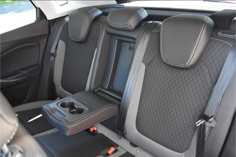 Opel Grandland X 1.6 Turbo Hybrid4 Business Executive / Parkeerhulp / 301 PK / LED / 4X4 / Apple Carplay- android auto / Automaat