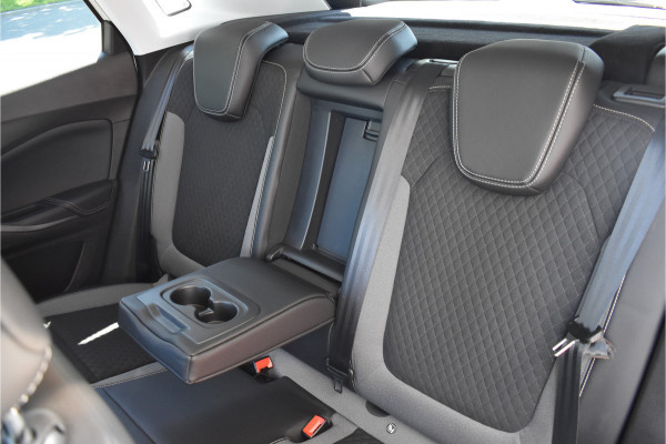 Opel Grandland X 1.6 Turbo Hybrid4 Business Executive / Parkeerhulp / 301 PK / LED / 4X4 / Apple Carplay- android auto / Automaat
