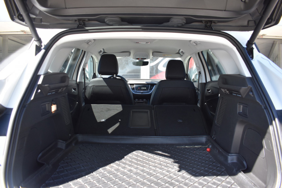 Opel Grandland X 1.6 Turbo Hybrid4 Business Executive / Parkeerhulp / 301 PK / LED / 4X4 / Apple Carplay- android auto / Automaat