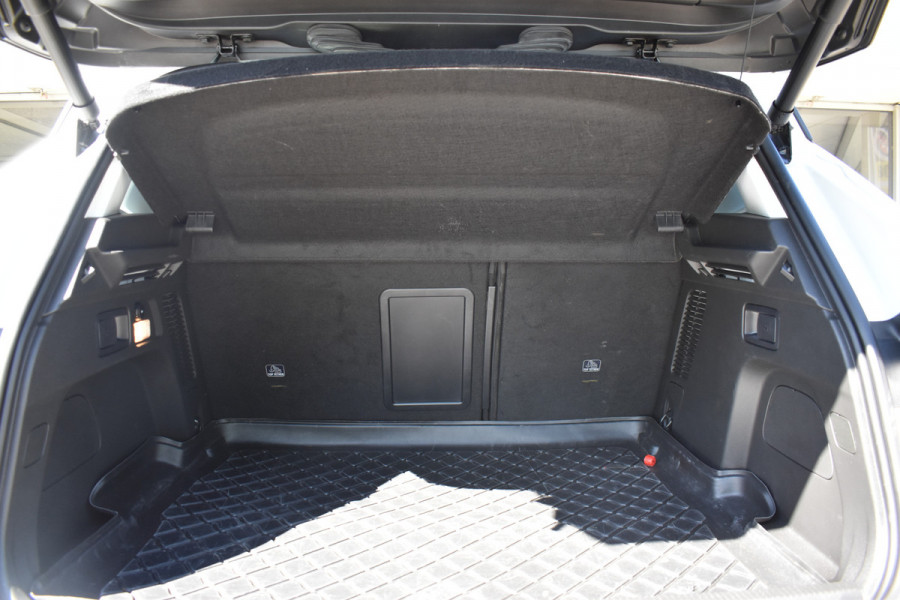 Opel Grandland X 1.6 Turbo Hybrid4 Business Executive / Parkeerhulp / 301 PK / LED / 4X4 / Apple Carplay- android auto / Automaat