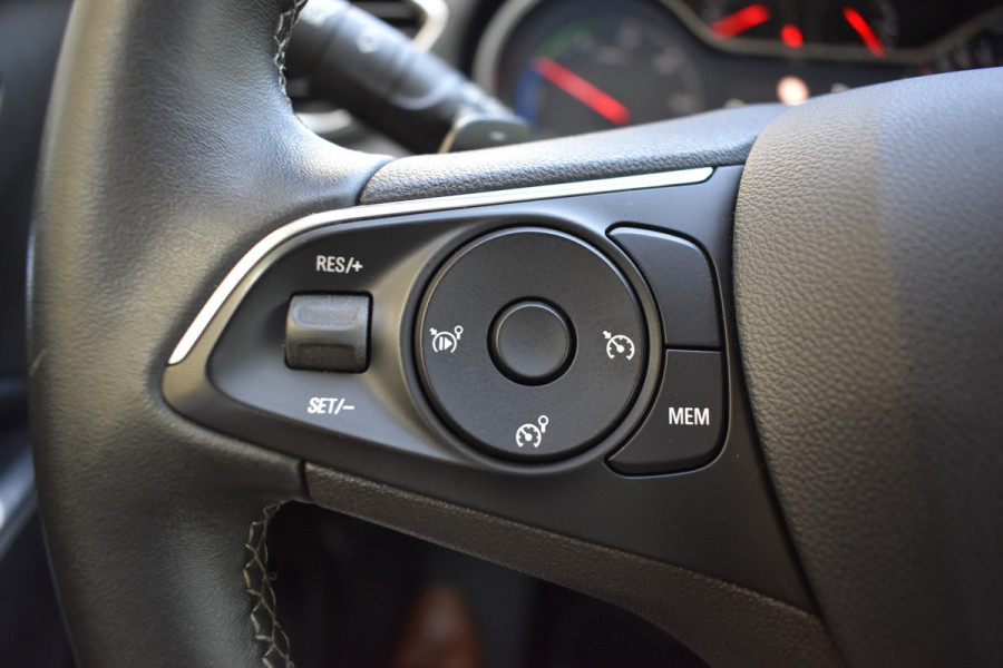 Opel Grandland X 1.6 Turbo Hybrid4 Business Executive / Parkeerhulp / 301 PK / LED / 4X4 / Apple Carplay- android auto / Automaat