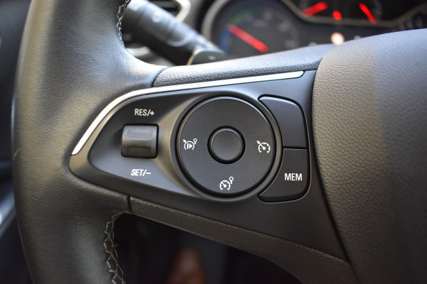 Opel Grandland X 1.6 Turbo Hybrid4 Business Executive / Parkeerhulp / 301 PK / LED / 4X4 / Apple Carplay- android auto / Automaat