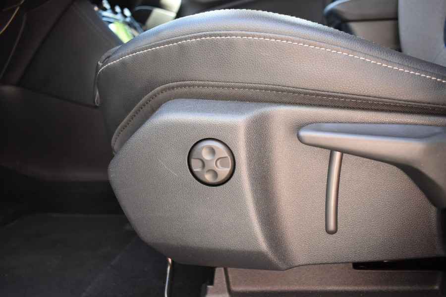 Opel Grandland X 1.6 Turbo Hybrid4 Business Executive / Parkeerhulp / 301 PK / LED / 4X4 / Apple Carplay- android auto / Automaat