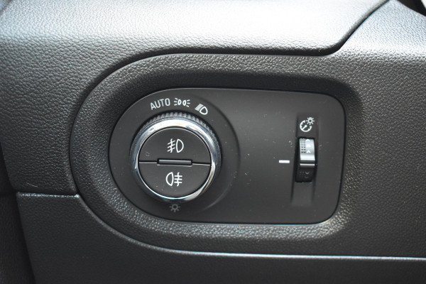 Opel Grandland X 1.6 Turbo Hybrid4 Business Executive / Parkeerhulp / 301 PK / LED / 4X4 / Apple Carplay- android auto / Automaat