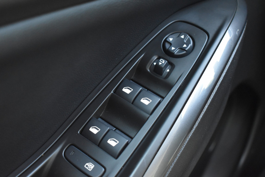 Opel Grandland X 1.6 Turbo Hybrid4 Business Executive / Parkeerhulp / 301 PK / LED / 4X4 / Apple Carplay- android auto / Automaat