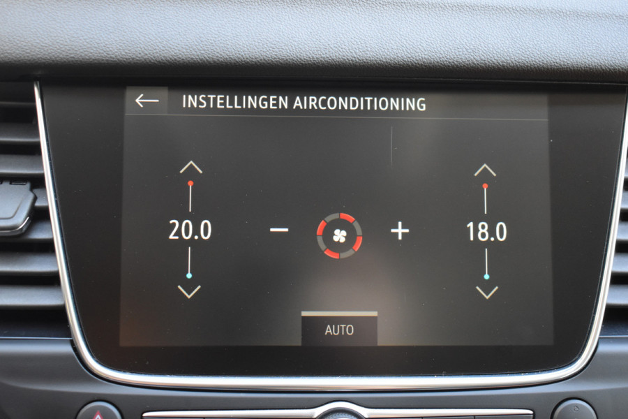 Opel Grandland X 1.6 Turbo Hybrid4 Business Executive / Parkeerhulp / 301 PK / LED / 4X4 / Apple Carplay- android auto / Automaat