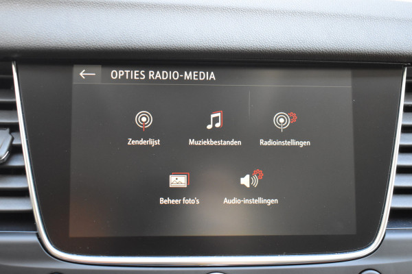 Opel Grandland X 1.6 Turbo Hybrid4 Business Executive / Parkeerhulp / 301 PK / LED / 4X4 / Apple Carplay- android auto / Automaat