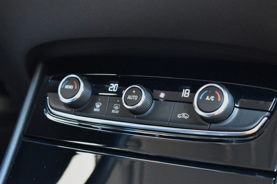 Opel Grandland X 1.6 Turbo Hybrid4 Business Executive / Parkeerhulp / 301 PK / LED / 4X4 / Apple Carplay- android auto / Automaat