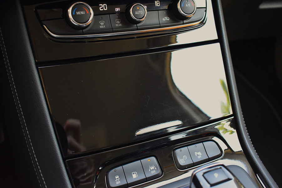 Opel Grandland X 1.6 Turbo Hybrid4 Business Executive / Parkeerhulp / 301 PK / LED / 4X4 / Apple Carplay- android auto / Automaat