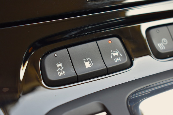 Opel Grandland X 1.6 Turbo Hybrid4 Business Executive / Parkeerhulp / 301 PK / LED / 4X4 / Apple Carplay- android auto / Automaat