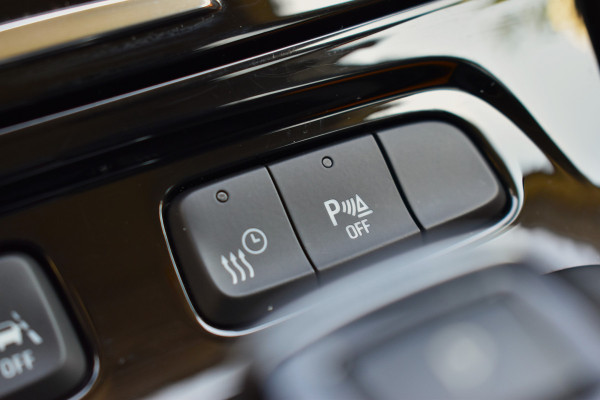 Opel Grandland X 1.6 Turbo Hybrid4 Business Executive / Parkeerhulp / 301 PK / LED / 4X4 / Apple Carplay- android auto / Automaat