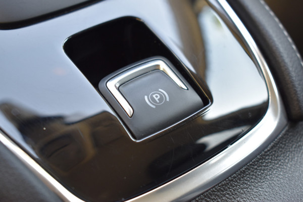 Opel Grandland X 1.6 Turbo Hybrid4 Business Executive / Parkeerhulp / 301 PK / LED / 4X4 / Apple Carplay- android auto / Automaat