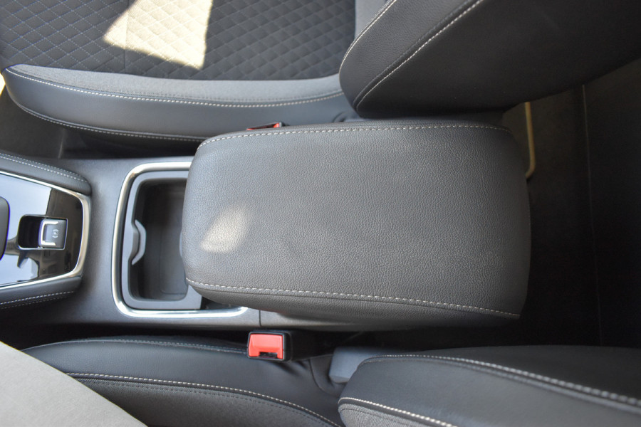 Opel Grandland X 1.6 Turbo Hybrid4 Business Executive / Parkeerhulp / 301 PK / LED / 4X4 / Apple Carplay- android auto / Automaat