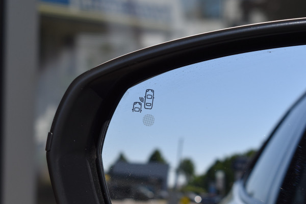 Opel Grandland X 1.6 Turbo Hybrid4 Business Executive / Parkeerhulp / 301 PK / LED / 4X4 / Apple Carplay- android auto / Automaat