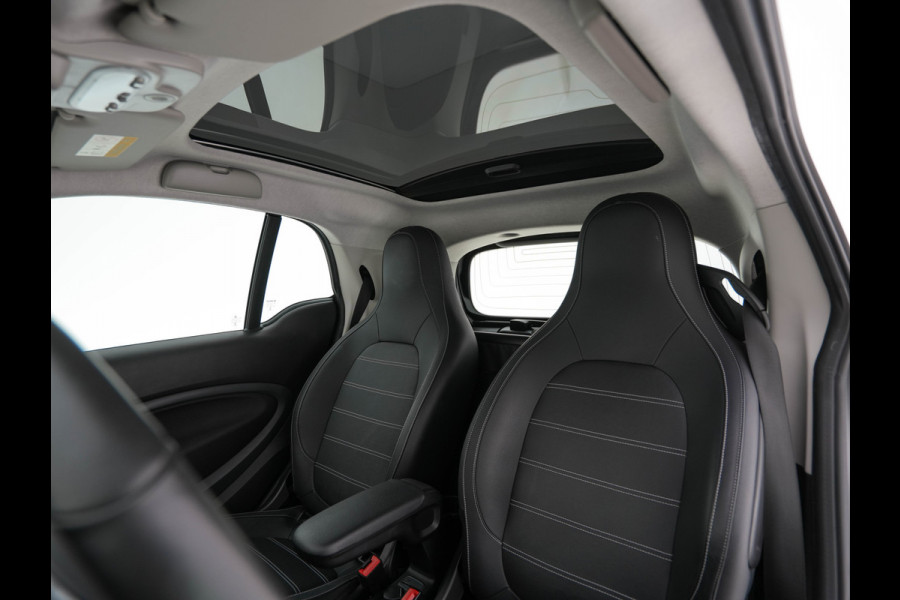 Smart Fortwo EQ Comfort PLUS 18 kWh [ 3-Fase ] Aut. *PANO | FULL-LED | FULL-LEATHER | NAVI-FULLMAP | CAMERA | BRABUS-WHEELS | AMBIENT-LIGHT | AIRCO | PDC | CRUISE | DAB | CARPLAY | COMFORT-SEATS | 16''ALU*