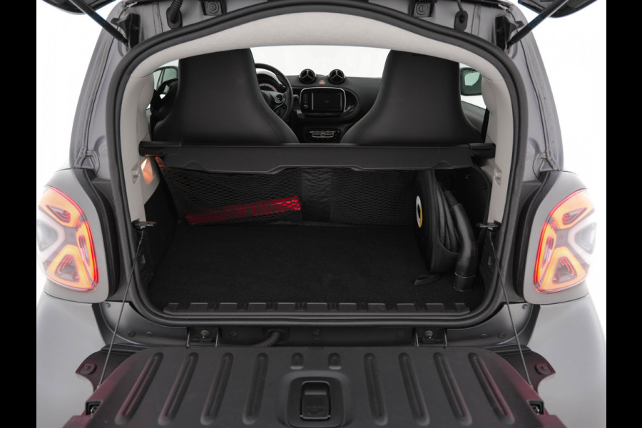 Smart Fortwo EQ Comfort PLUS 18 kWh [ 3-Fase ] Aut. *PANO | FULL-LED | FULL-LEATHER | NAVI-FULLMAP | CAMERA | BRABUS-WHEELS | AMBIENT-LIGHT | AIRCO | PDC | CRUISE | DAB | CARPLAY | COMFORT-SEATS | 16''ALU*
