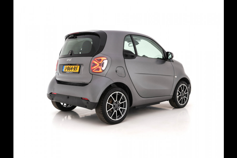 Smart Fortwo EQ Comfort PLUS 18 kWh [ 3-Fase ] Aut. *PANO | FULL-LED | FULL-LEATHER | NAVI-FULLMAP | CAMERA | BRABUS-WHEELS | AMBIENT-LIGHT | AIRCO | PDC | CRUISE | DAB | CARPLAY | COMFORT-SEATS | 16''ALU*