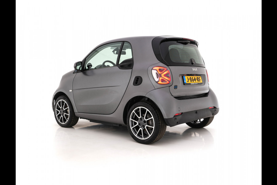 Smart Fortwo EQ Comfort PLUS 18 kWh [ 3-Fase ] Aut. *PANO | FULL-LED | FULL-LEATHER | NAVI-FULLMAP | CAMERA | BRABUS-WHEELS | AMBIENT-LIGHT | AIRCO | PDC | CRUISE | DAB | CARPLAY | COMFORT-SEATS | 16''ALU*