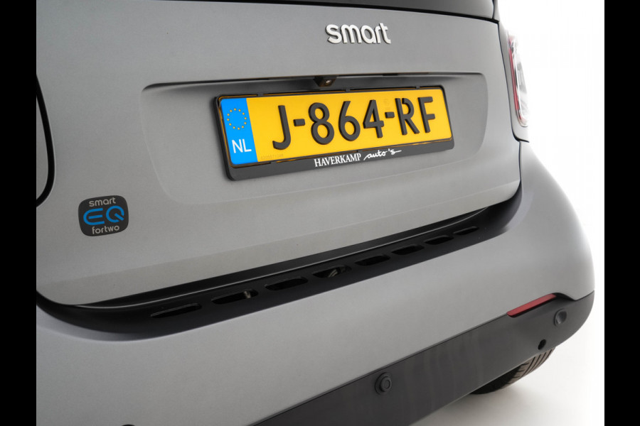 Smart Fortwo EQ Comfort PLUS 18 kWh [ 3-Fase ] Aut. *PANO | FULL-LED | FULL-LEATHER | NAVI-FULLMAP | CAMERA | BRABUS-WHEELS | AMBIENT-LIGHT | AIRCO | PDC | CRUISE | DAB | CARPLAY | COMFORT-SEATS | 16''ALU*