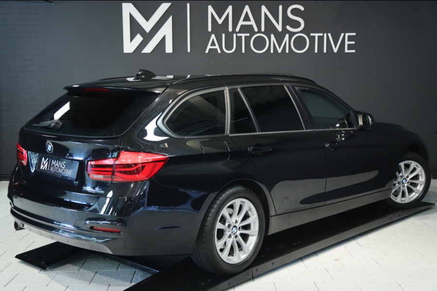 BMW 3 Serie Touring 318i Sportline / PANODAK / LED / PDC V+A / NAVI