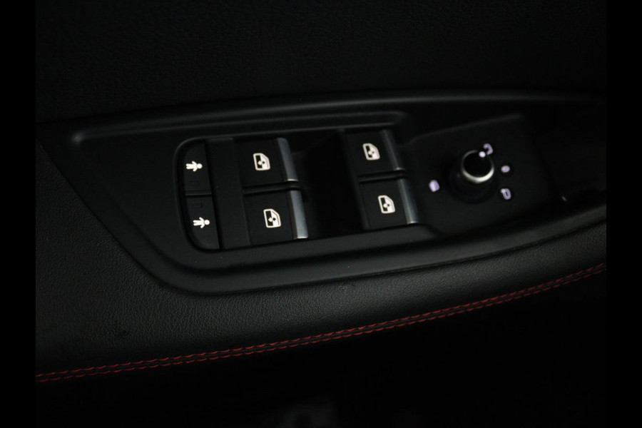 Audi A4 Avant 1.4 TFSI Sport S line black edition | Sfeerverlichting | Automaat | Navi | Cruise Control | Leder | LMV 19 |