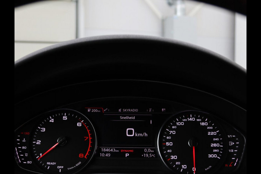 Audi A4 Avant 1.4 TFSI Sport S line black edition | Sfeerverlichting | Automaat | Navi | Cruise Control | Leder | LMV 19 |