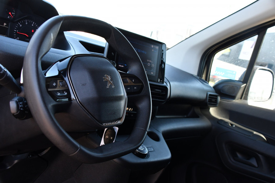 Peugeot Partner 1.5 BlueHDI L2 Black Edition Camera, Cruise, Stoelverwarming, 130PK, Automaat, Trekhaak, Stand kachel, Uniek!