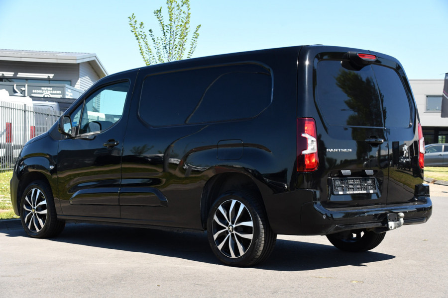 Peugeot Partner 1.5 BlueHDI L2 Black Edition Camera, Cruise, Stoelverwarming, 130PK, Automaat, Trekhaak, Stand kachel, Uniek!