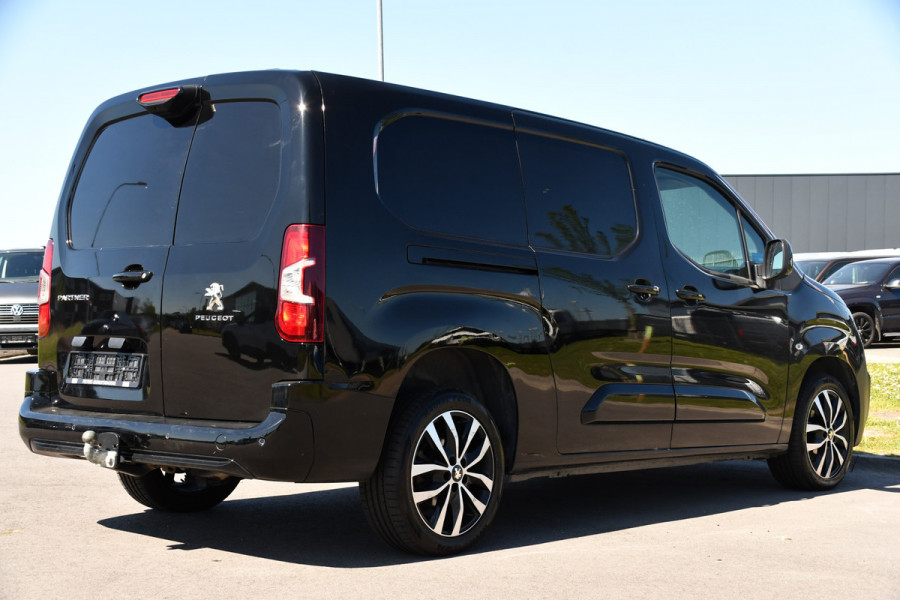 Peugeot Partner 1.5 BlueHDI L2 Black Edition Camera, Cruise, Stoelverwarming, 130PK, Automaat, Trekhaak, Stand kachel, Uniek!